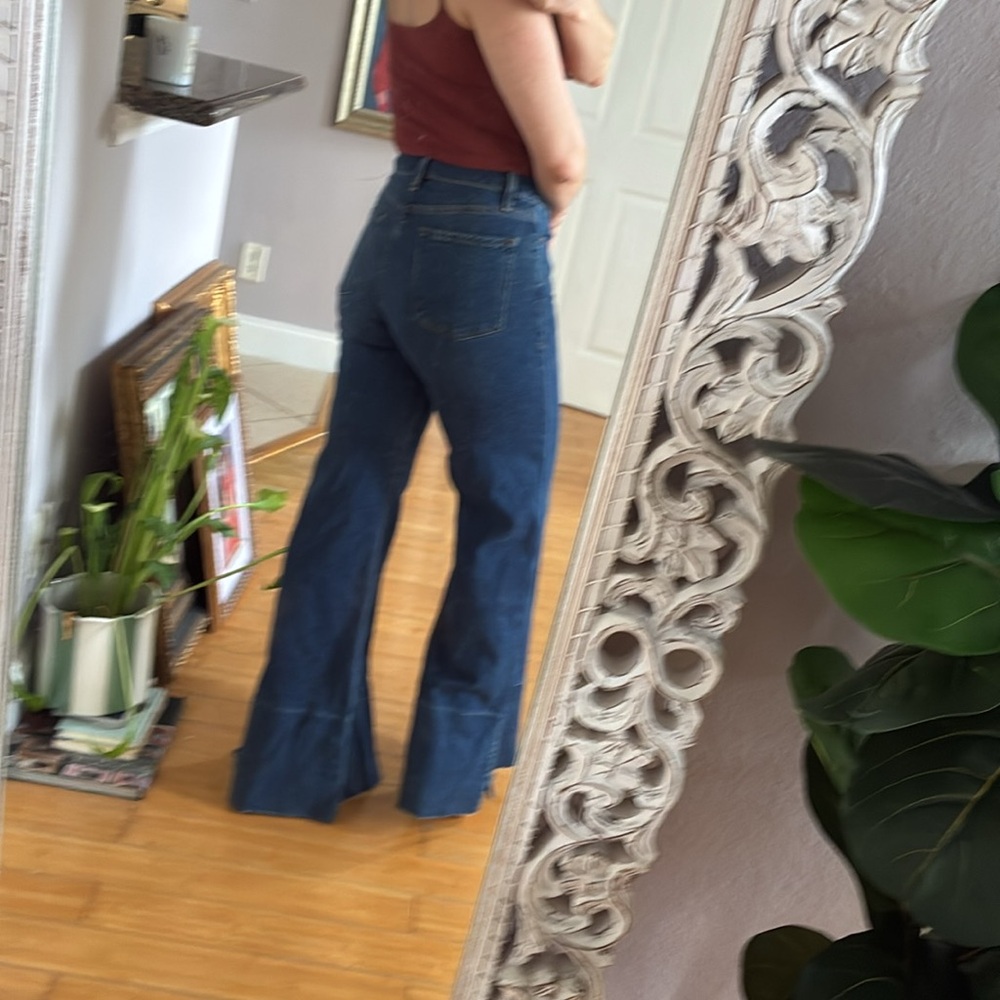 Frame High-Waisted Flare Jeans size 28

Could fit 27-28. 32” inseam - Picture 2 of 5